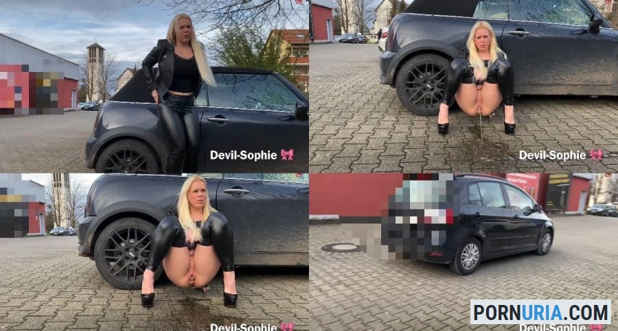 Devil Sophie - undefined09 [FullHD 1080p] MDH Pissing