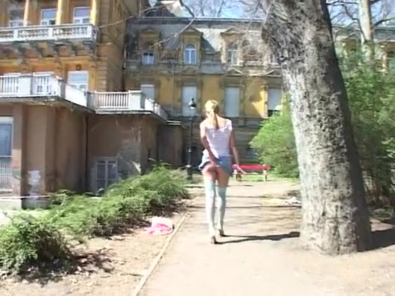 Girls Get Bold as They Pee Freely in Public Streets, 1999 Release